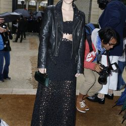 Emma Watson con una falda y un top de croché 