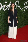 Emma Watson con un traje negro y blanco en los 'British Fashion Awards 2014'