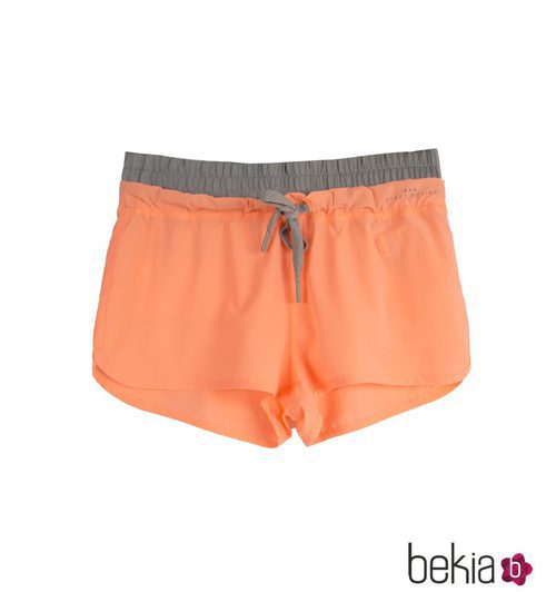 Short naranja y gris de la colección deportiva 'Start Moving' de Bershka