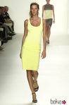 Gisele Bundchen desfilando para Calvin Klein primvera/verano 2001