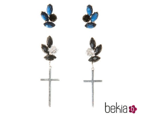 Pendientes de cruz con incrustaciones en negro y azul de Pretty Rumour