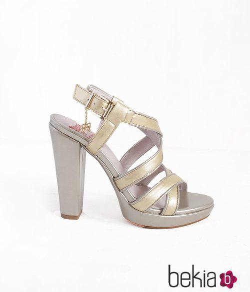 Sandalia Liu dorada de la colección primavera/verano 2015 de Barbarella
