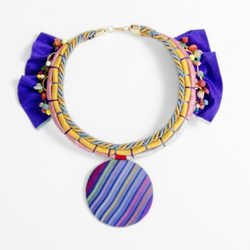 Collar en tonos lila de la colección 'La Ruta de la Seda' de OKKRE
