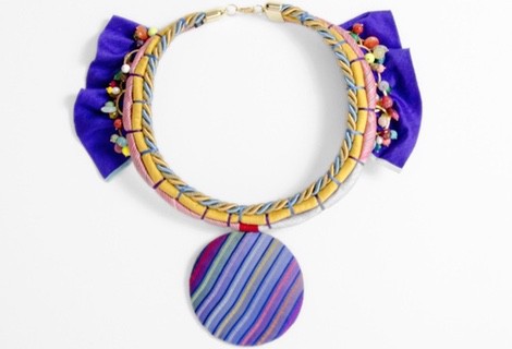 Collar en tonos lila de la colección 'La Ruta de la Seda' de OKKRE