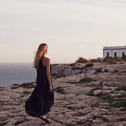 Vanesa Lorenzo con un vestido negro largo de la colección Mango Premium verano 2015