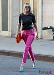 Gigi Hadid con un look repleto de color en una sesión de fotos para Maybelline