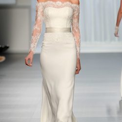 Vestido de mangas caídas de Rosa Clará en la Pasarela Gaudí Novias de Barcelona
