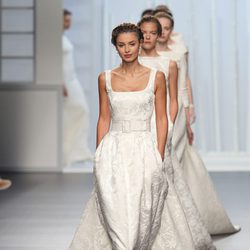 Carrusel final del desfile de Rosa Clará en la Pasarela Gaudí Novias de Barcelona