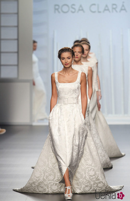 Carrusel final del desfile de Rosa Clará en la Pasarela Gaudí Novias de Barcelona