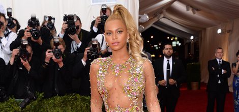 Beyoncé con un vestido de Alta Costura de Givenchy en la Gala del Met 2015