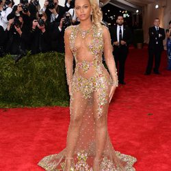 Beyoncé con un vestido de Alta Costura de Givenchy en la Gala del Met 2015