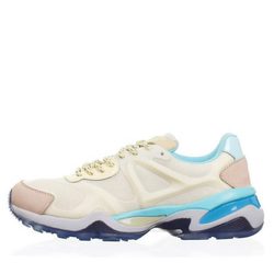 Deportivas amarillas y azules de la colección primavera/verano 2015 de Puma