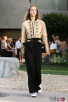 Mono negro y chqeuta de cuero de la colección Crucero 2015/2016 de Louis Vuitton