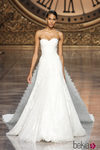 Cindy Bruna con un vestido palabra de honor de Pronovias en la Barcelona Bridal Week 2015