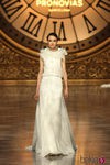 Blanca Padilla desfilando para Pronovias en la Barcelona Bridal Week 2015