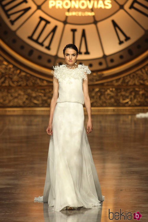Blanca Padilla desfilando para Pronovias en la Barcelona Bridal Week 2015
