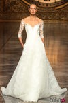 Vestido de novia con escote corazón de Pronovias en la Barcelona Bridal Week 2015