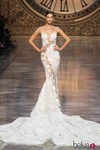 Irina Shayk con un vestido de cola de Pronovias en el desfile de la Barcelona Bridal Week 2015