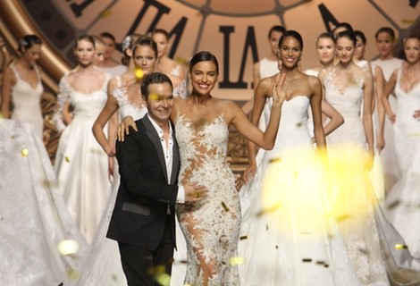 Final del desfile de Pronovias en la Pasarela Gaudí de la Barcelona Bridal Week 2015