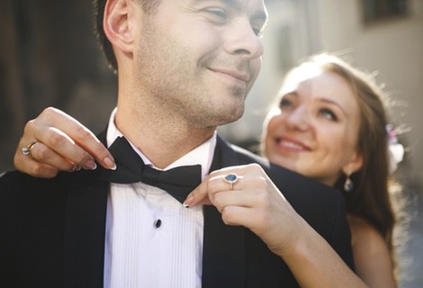 La pajarita, un buen complemento masculino para una boda de tarde