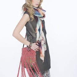 Bolso de flecos y fular de la colección de verano 2015 de Chic Sympatique