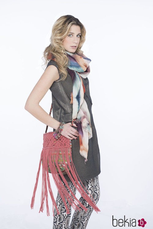 Bolso de flecos y fular de la colección de verano 2015 de Chic Sympatique