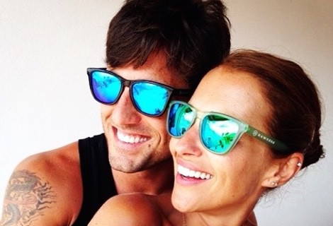 Paula Echevarría y David Bustamante luciendo gafas Hawkers