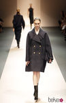 Abrigo oversize de la colección de Victoria Beckham en Singapur