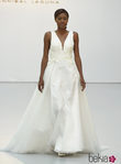 Vestido de novia con escote de pico de Hannibal Laguna