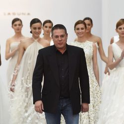 Hannibal Laguna en el desfile de su colección nupcial en la Pasarela Costura