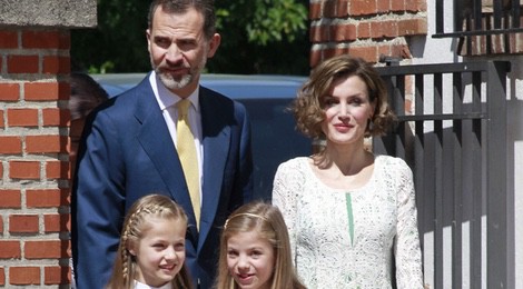 Los Reyes Felipe y Letizia y la Infanta Sofía en la Primera Comunión de la Princesa Leonor