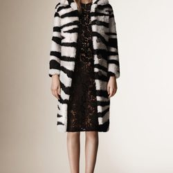 Abrigo 'animal print' de la colección Crucero 2016 de Burberry Prorsum