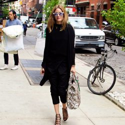 Olivia Palermo y su look 'total black' para diario