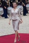 La Reina Letizia con un dos piezas de Felipe Varela en París