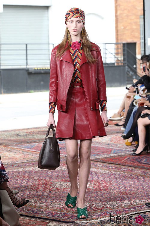 Chaqueta y falda de cuero de la colección Crucero 2016 de Gucci
