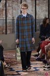 Gabardina de cuadros de la colección Crucero 2016 de Gucci