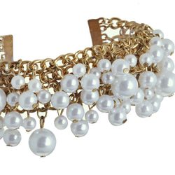 Brazalete con perlas de la colección 'White & Gold' de Claire's