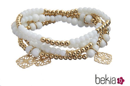 Pulsera con perlas blancas y doradas de la colección 'White & Gold' de Claire's