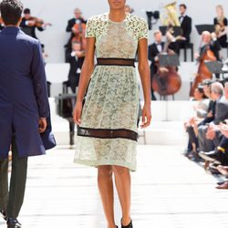 Vestido con flores de macramé de la pre-colección primavera/verano 2016 de Burberry Prorsum Mujer