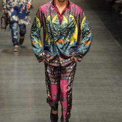 Pantalón y chaqueta con estampado oriental del Dolce & Gabban en la Milan Fashion Week 2015