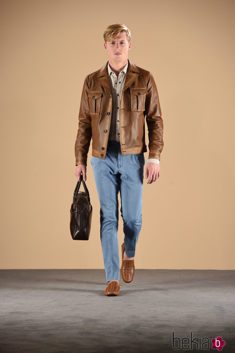 Chaqueta de piloto marrón de la colección primavera/verano 2016 de Tod's