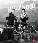 Alessandra Ambrosio y Johannes Huebl delante del cartel de Hollywood para la campaña de Rimowa