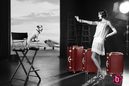 Alessandra Ambrosio, una diva de los años 20 posando para la campaña de Rimowa