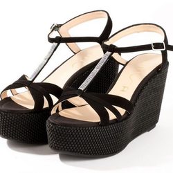 Cuñas negras de Unisa y Swarovski para la primavera/verano 2015
