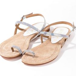 Sandalias planas plateadas de Unisa y Swarovski para la primavera/verano 2015