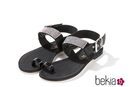 Sandalias negras planas de Unisa y Swarovski para la primavera/verano 2015