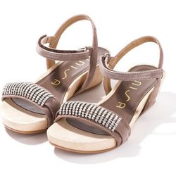 Sandalias marrones con cuña de Unisa y Swarovski para la primavera/verano 2015