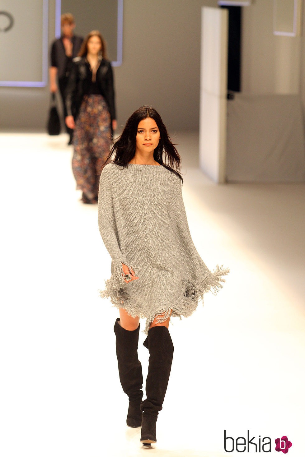 Poncho de lana con flecos de la colección otoño/invierno 2015 de Mango