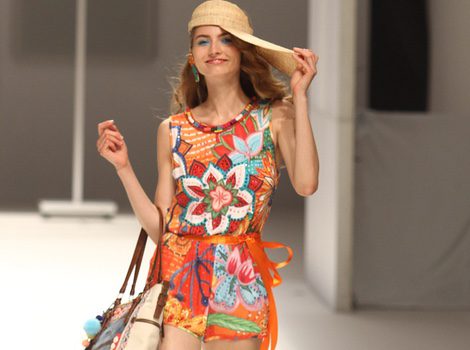 Jumpsuit con estampado floral en tonos vivos de la colección primavera/verano 2015 de Desigual