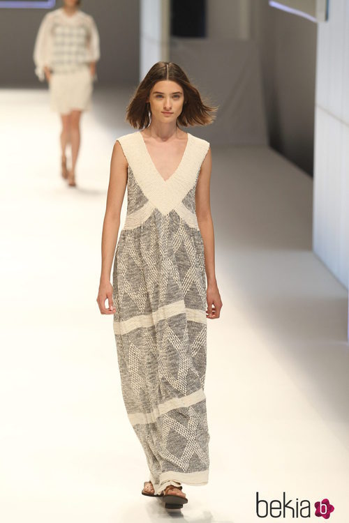 Maxivestido de punto con escote en uve de la colección primavera/verano 2015 de Sita Murt